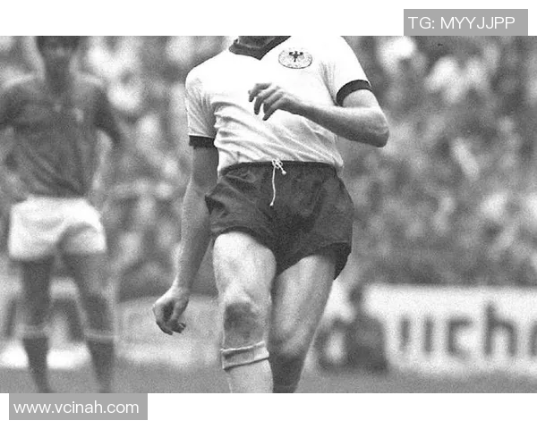 足球球星情侣写真集展现真实魅力，两位超级球员演绎浪漫情缘